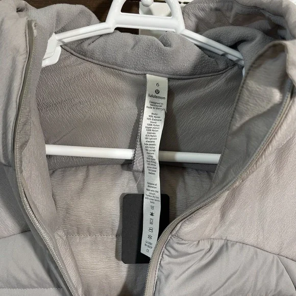 Lululemon Womens Down For It All Jacket Vapor Gray 700 Fill Size 6 - Picture 3 of 9